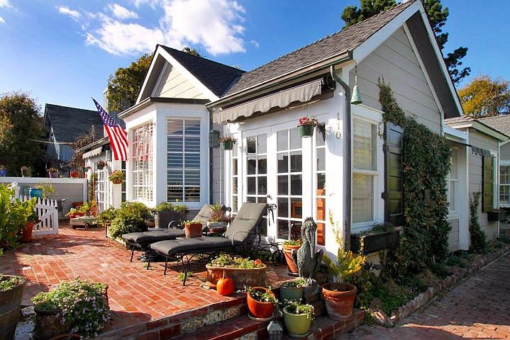 Expansive Depot Hill Home: 110 Grand Ave, Capitola, CA 95010