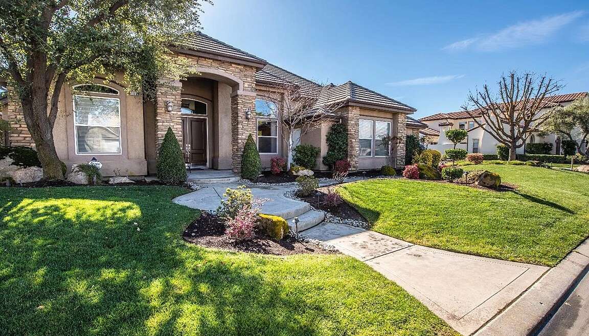 Old World Mediterranean Style home: 4175 N Van Ness Blvd, Fresno, CA 93704
